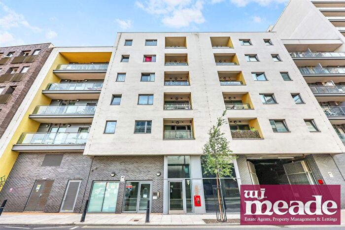 2 Bedroom Flat To Rent In Diprose Court, Bow, E3