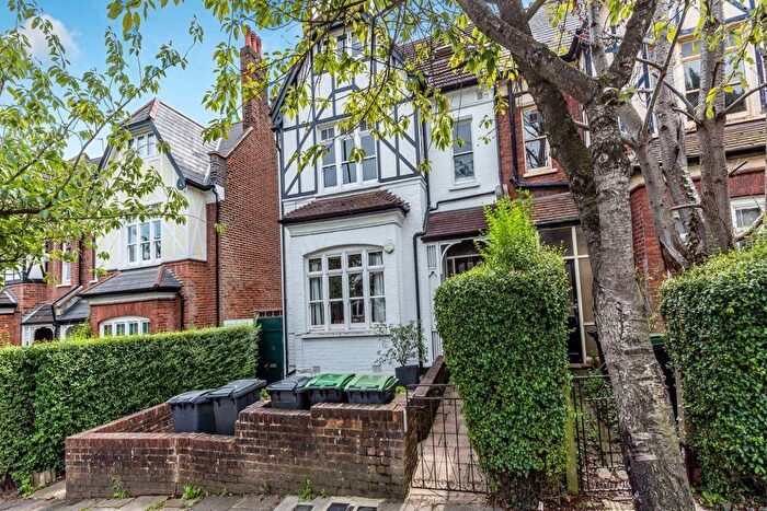 3 Bedroom Flat To Rent In Cranley Gardens, London, N10