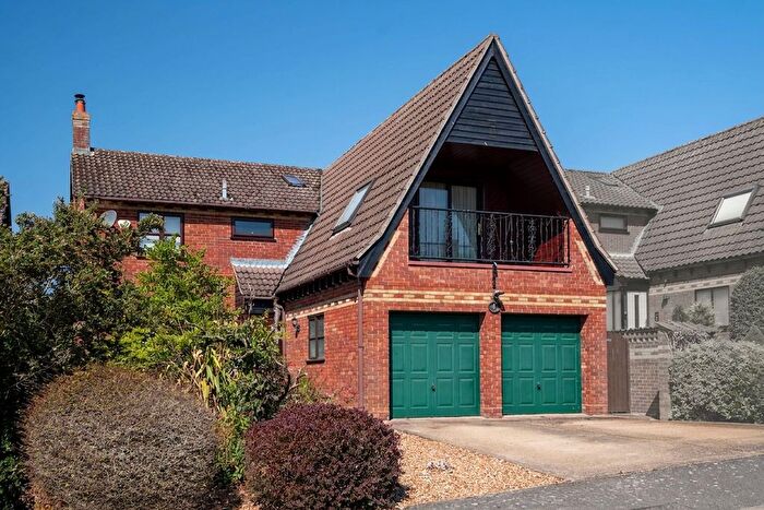 5 Bedroom Detached House For Sale In Metcalfe Way, Haddenham, CB6