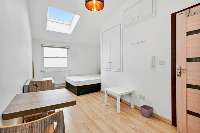 Studio To Rent In Dawes Road, London, SW6