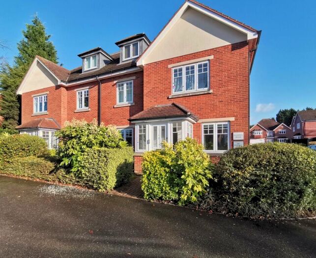 2 Bedroom Flat To Rent In Birmingham Road, Sutton Coldfield, B72