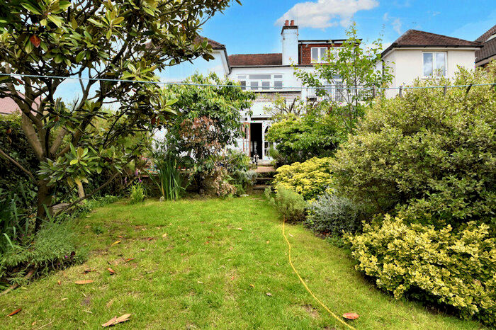 2 Bedroom Flat For Sale In Lyndale Avenue, London, NW2