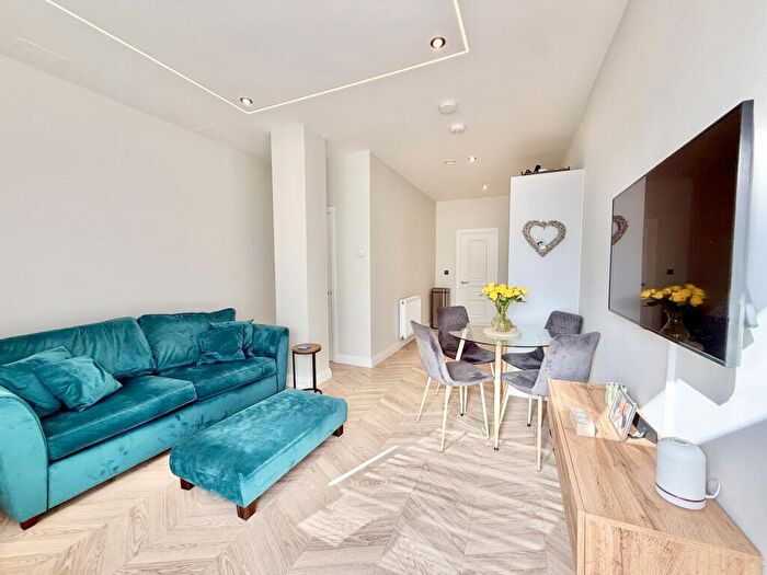 1 Bedroom Flat For Sale In Somerford Road, Christchurch, BH23