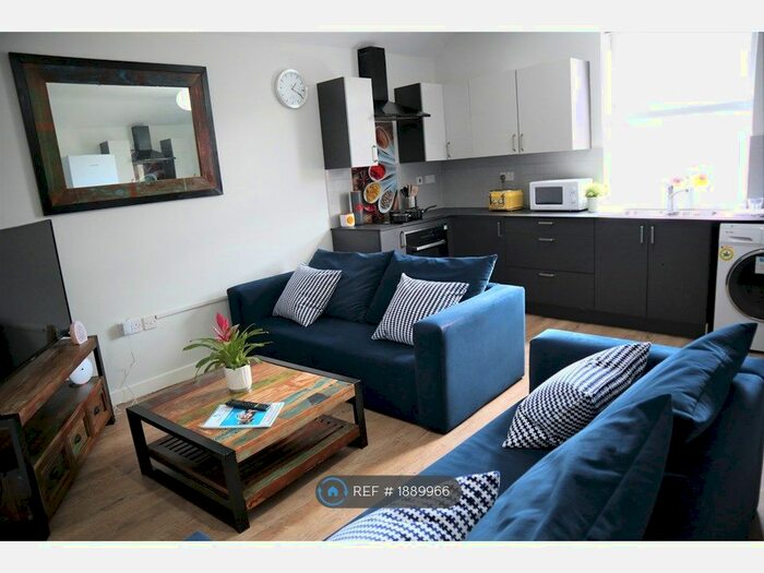 6 Bedroom Detached House To Rent In Gainsborough Road, Liverpool, L15