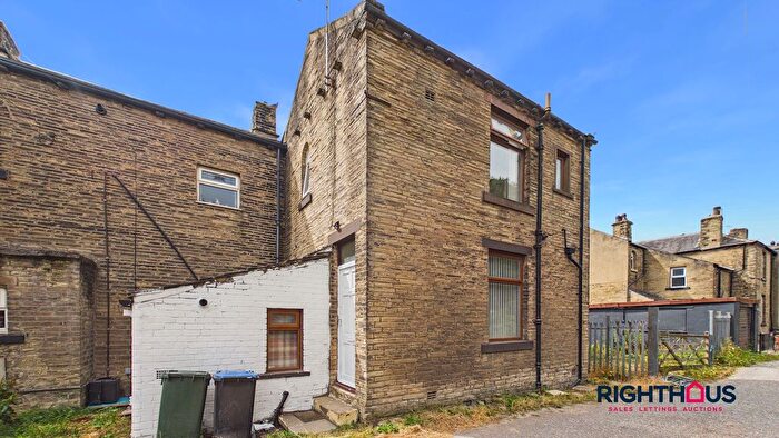 2 Bedroom Terraced House To Rent In Temperance Field, Wyke, BD12