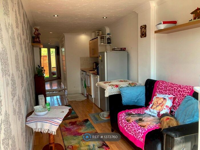 Studio To Rent In Smiths Lane, Windsor, SL4