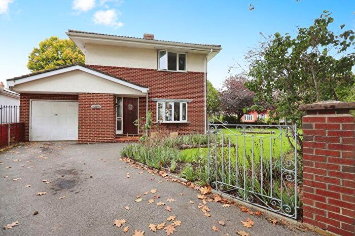 3 Bedroom Detached House To Rent In West Way, Bournemouth, BH9