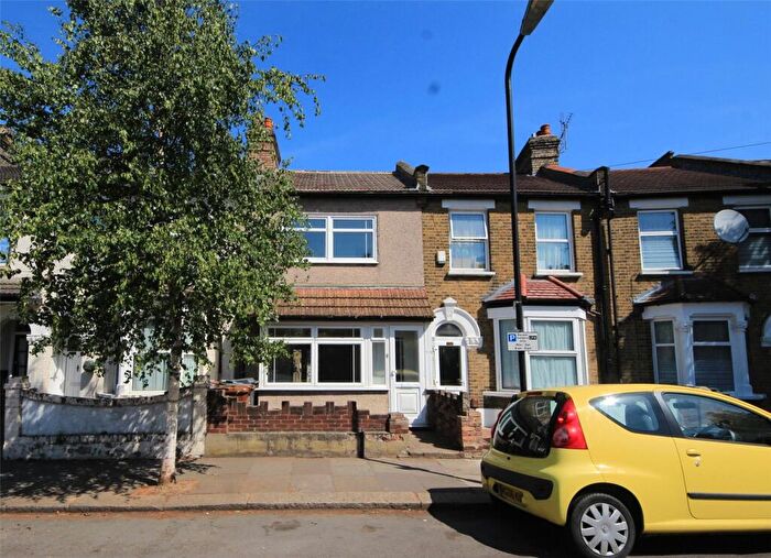 2 Bedroom House To Rent In Cazenove Road, Walthamstow, E17