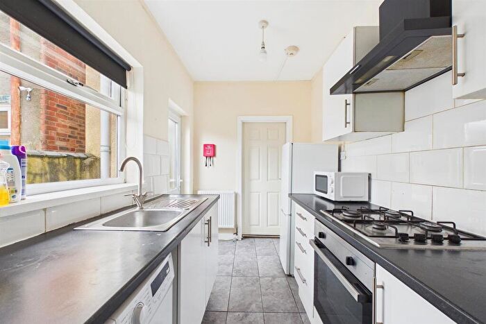 3 Bedroom End Of Terrace House To Rent In Queen Marys Road, Foleshill, Coventry, CV6