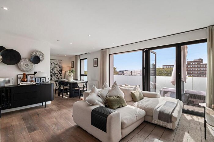2 Bedroom Penthouse For Sale In Balham High Road, London, SW12