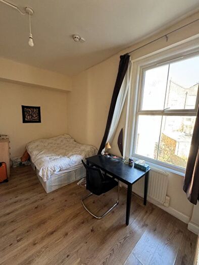 1 Bedroom Flat To Rent In Amhurst Road, London, E8