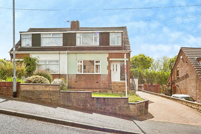 3 Bedroom Semi Detached House For Sale In Westroyd Gardens, Pudsey, LS28