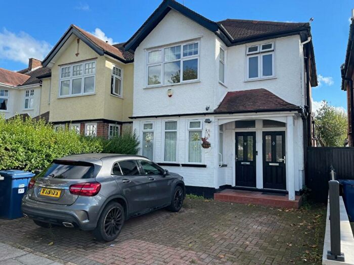 1 Bedroom Flat To Rent In Goodwyn Avenue, Mill Hill, NW7