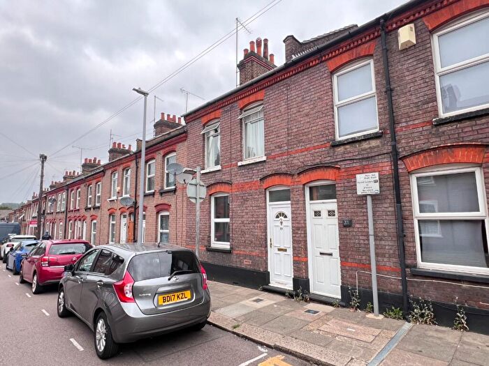 3 Bedroom Terraced House To Rent In Baker Street Luton, LU1