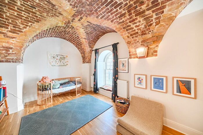 2 Bedroom Flat For Sale In Clerkenwell House, Hilda Road, Southall, UB2