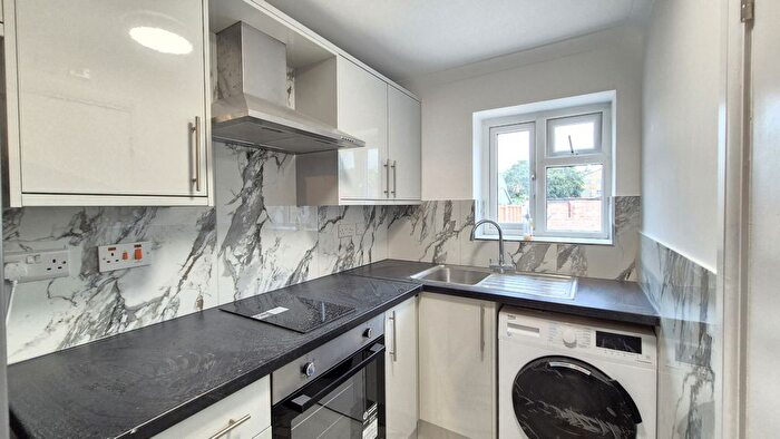 Studio To Rent In Standard Road, TW4