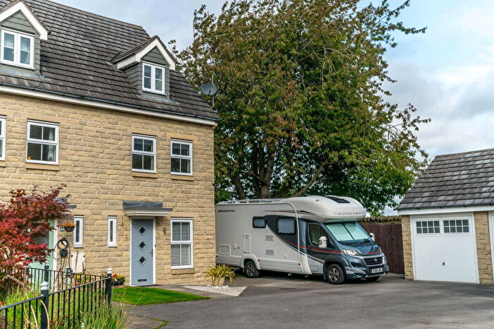 3 Bedroom Town House For Sale In Birkhead Close, Highburton, HD8