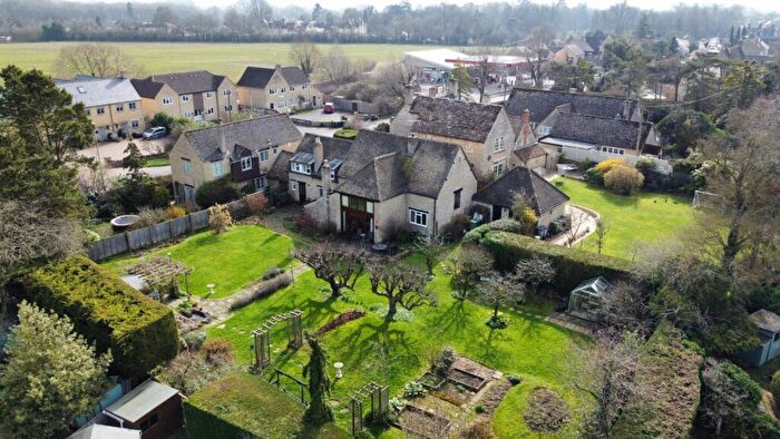 3 Bedroom Semi-Detached House For Sale In Burford Road, Lechlade, Gloucestershire, GL7