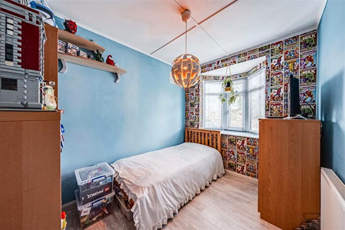 2 Bedroom Semi-detached Bungalow For Sale In Heathview Avenue, Crayford, Dartford, Kent, DA1