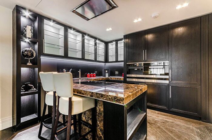 2 Bedroom Flat To Rent In Gladstone House, The Strand, London, WC2R