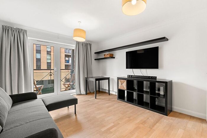 1 Bedroom Flat For Sale In Gallagher Court, Winders Road, SW11