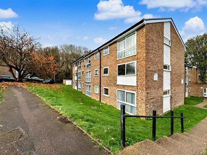 2 Bedroom Flat To Rent In Tattershall Drive, Hemel Hempstead, HP2