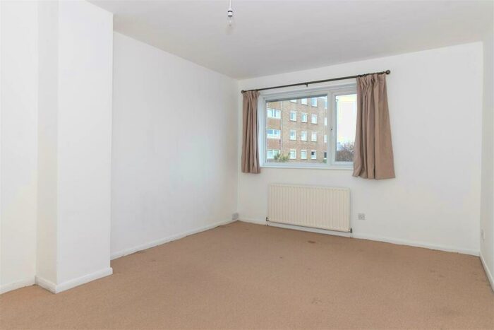 3 Bedroom House To Rent In Rectory Gardens, Worthing, BN14