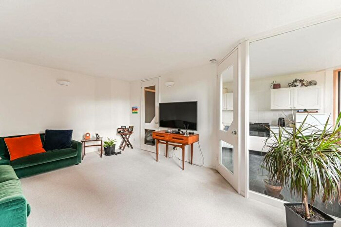 2 Bedroom Flat To Rent In Worlds End Estate, Chelsea, London, SW10