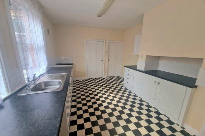 1 Bedroom Flat To Rent In Flat Balmoral Road, Doncaster, DN2