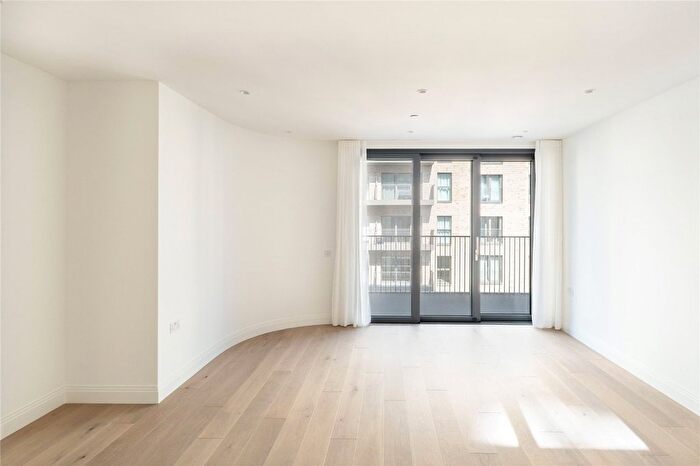 2 Bedroom Flat To Rent In William Morris Way, Fulham, SW6