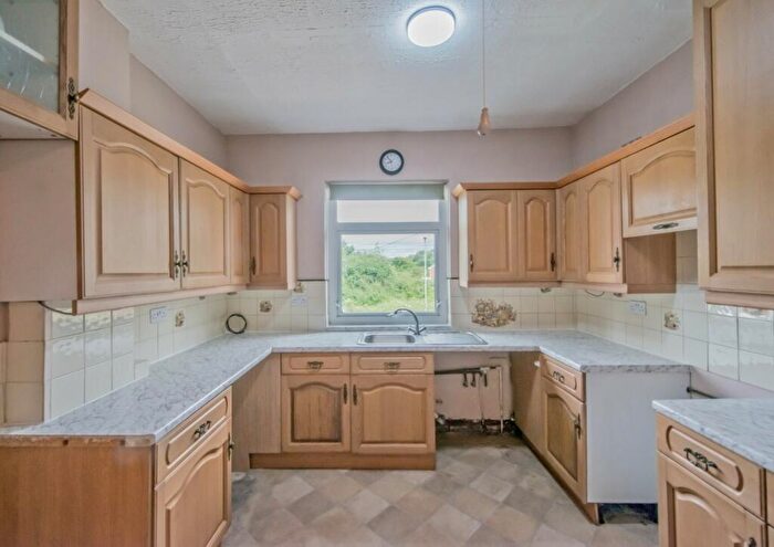2 Bedroom Bungalow For Sale In Hunsworth Lane, Cleckheaton, West Yorkshire, BD19