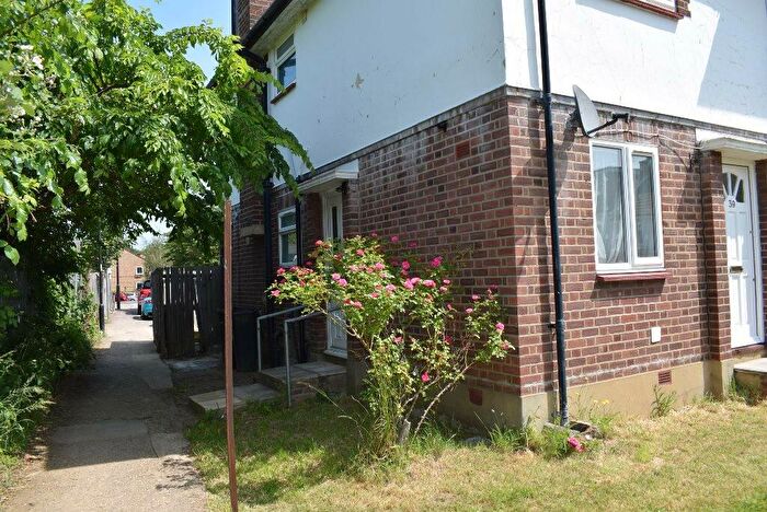 2 Bedroom Maisonette To Rent In The Grangeway, London, N21