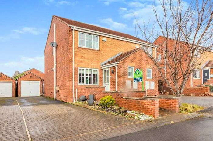 3 Bedroom Semi-Detached House To Rent In Parkside, Carlton, Barnsley, South Yorkshire, S71