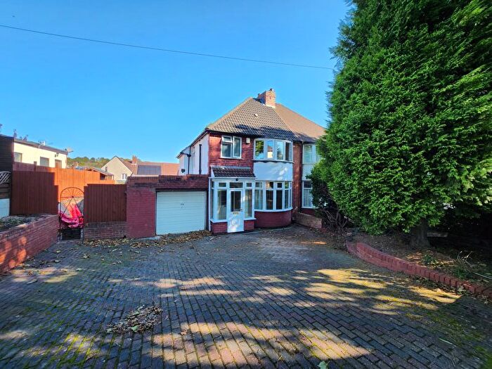 3 Bedroom Semi-Detached House To Rent In The Broadway, Dudley, DY1