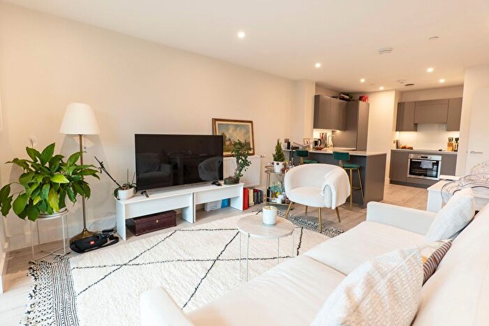 1 Bedroom Flat To Rent In Warwick Lane, London, W14