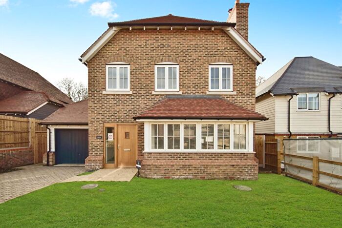 4 Bedroom Detached House For Sale In Roundwell Park, Bearsted, Maidstone, ME14