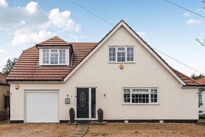 4 Bedroom Detached House For Sale In Willow Crescent East, Denham, UB9