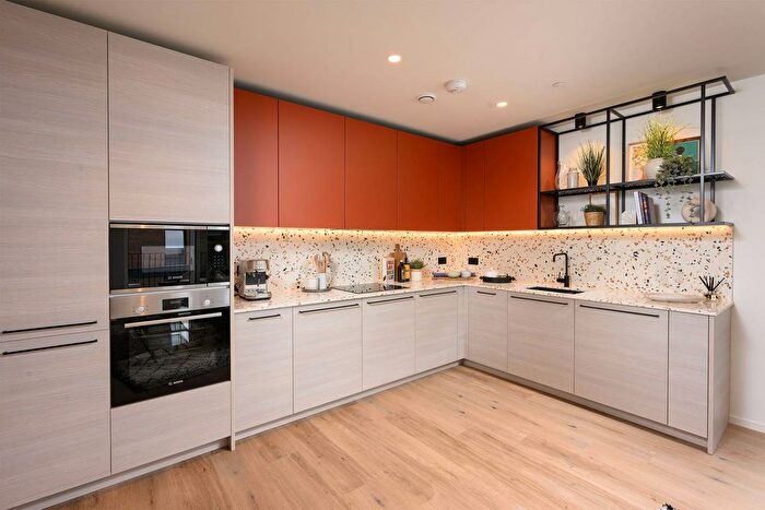 1 Bedroom Flat For Sale In Heron Wharf, Poplar, E14