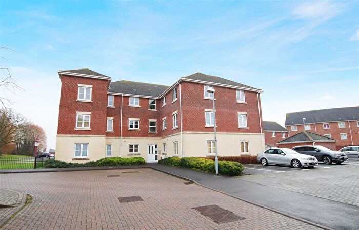 2 Bedroom Flat To Rent In Swan Close, Coleview, Swindon, SN3