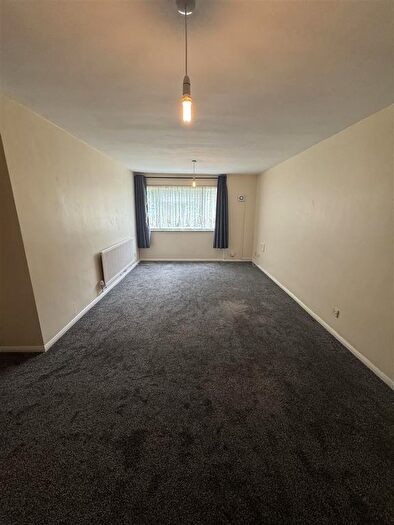 2 Bedroom Flat To Rent In Bishops Close, Smethwick, B66