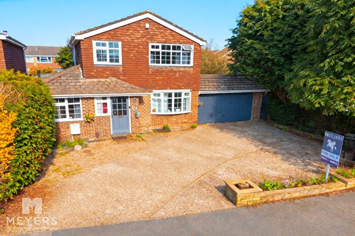 4 Bedroom Detached House For Sale In Anne Close, Christchurch, BH23