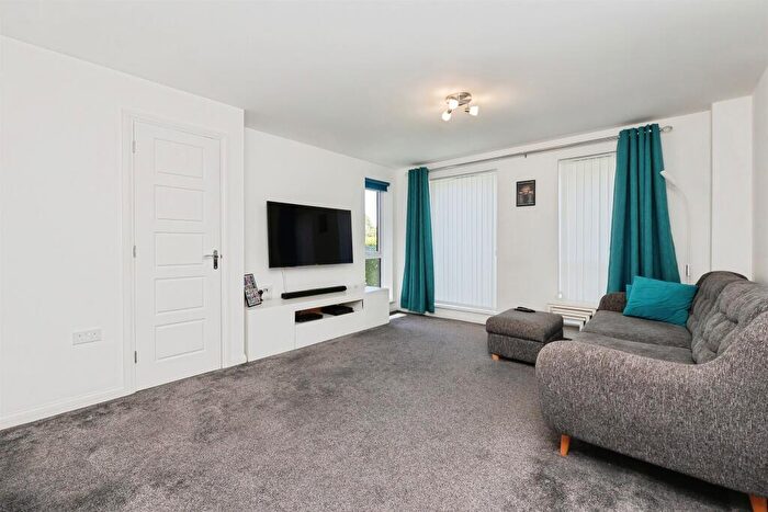2 Bedroom Flat For Sale In Hengrove Way, Bristol, BS4
