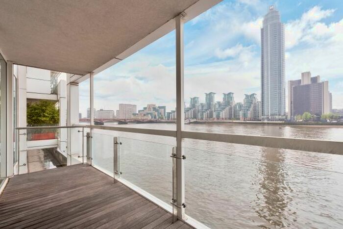 3 Bedroom Flat To Rent In Grosvenor Road, London, SW1V