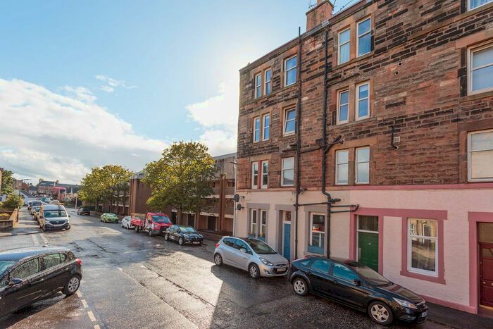 3 Bedroom Flat To Rent In Beach Lane, Musselburgh, East Lothian, EH21