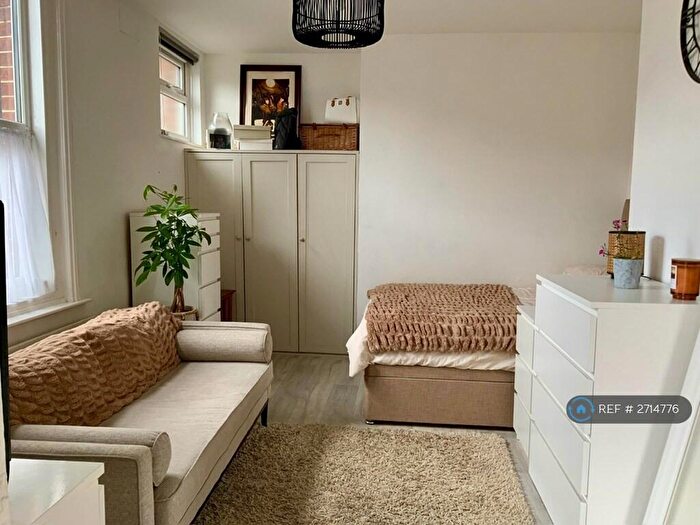 Studio To Rent In St James Road, East Grinstead, RH19