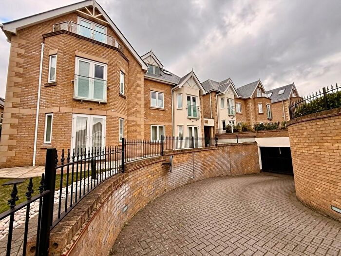 2 Bedroom Flat To Rent In Bethany Court, Enfield, EN2