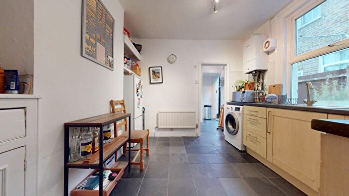 1 Bedroom Flat To Rent In Mellison Road, London, SW17