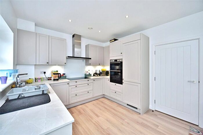 4 Bedroom Detached House For Sale In Green Horse Grove, Maidstone, Kent, ME16