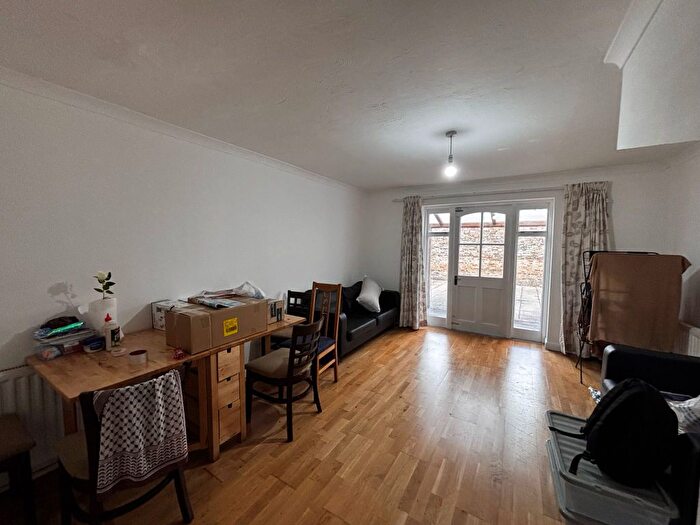2 Bedroom End Of Terrace House To Rent In Vale Road, London, E7