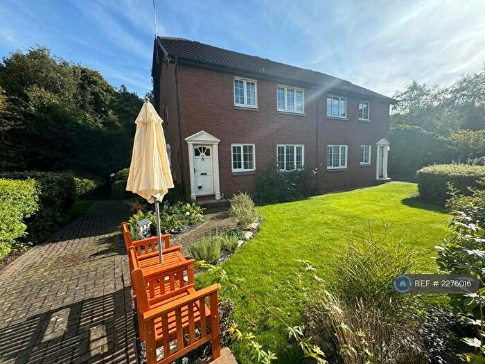 2 Bedroom Flat To Rent In Connaught Place, Edinburgh, EH6